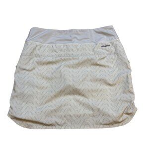 Patagonia Lined Skort With Dotted Wave‎ Pattern In Cream & White M